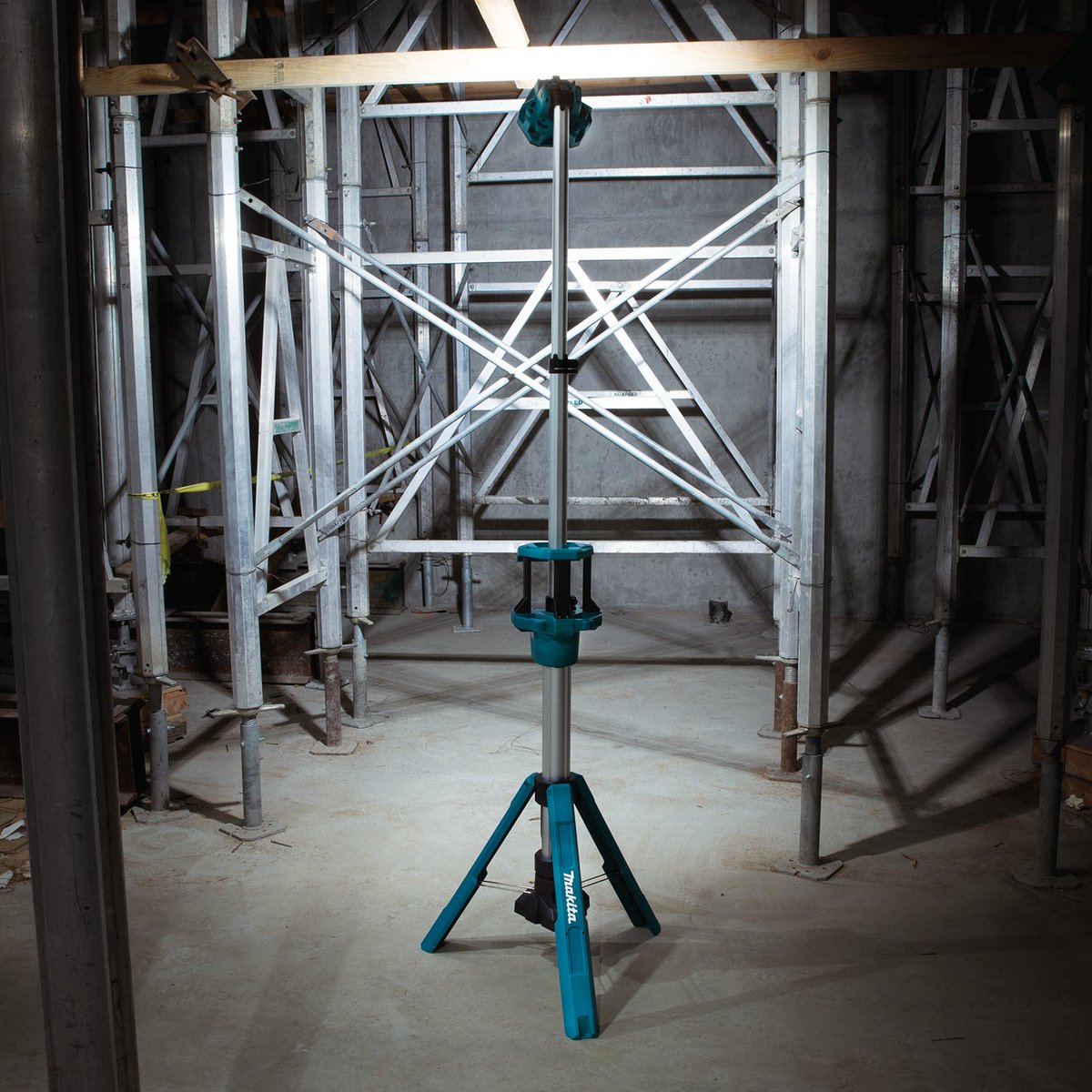 MakitaTools's tweet photo. The tall 18V LXT Tower Work Light (DML813) features an adjustable head that rotates 220-degrees vertically and pivots 230-degrees horizontally to provide light around the job site.
https://t.co/Khfgdl3ObJ
#makitausa #makitatools #towerlight #lighting #jobsitelighting #worklight https://t.co/pAFSiyz6xj