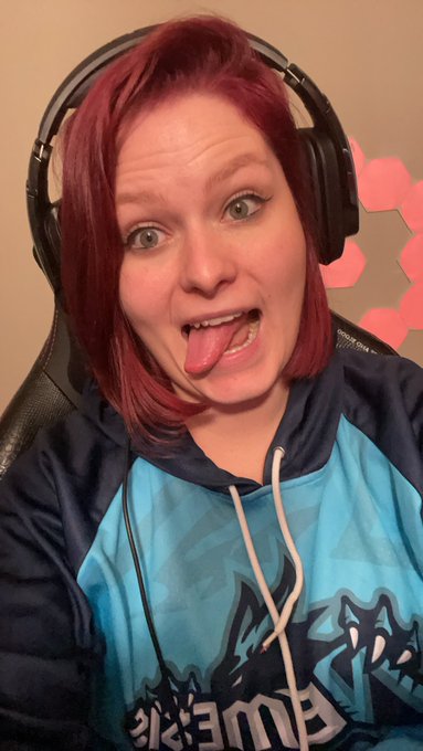 LIVE! Playing battlefield haha come join https://t.co/A8MrxUjrrO https://t.co/OPV8cwpO5l<a href="/tag/single"class="tags"><span>#single</span></a><a href="/tag/twitch"class="tags"><span>#twitch</span></a><a href="/tag/canadaday"class="tags"><span>#canadaday</span></a><a href="/tag/streamer"class="tags"><span>#streamer</span></a>