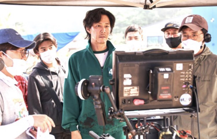 SquidGame_'s tweet photo. Behind The Scenes! 🦑🎮🎥 https://t.co/cAX8TQBUYR
