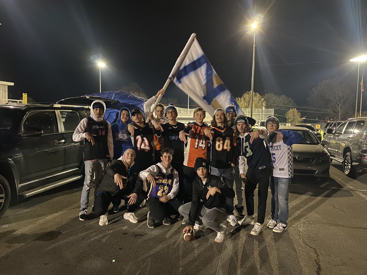 EvanDennison1's tweet photo. Stumbled upon @MasonKrazies @BarstoolMason tailgating in the parking lot pregame https://t.co/TRKq5BN9FJ