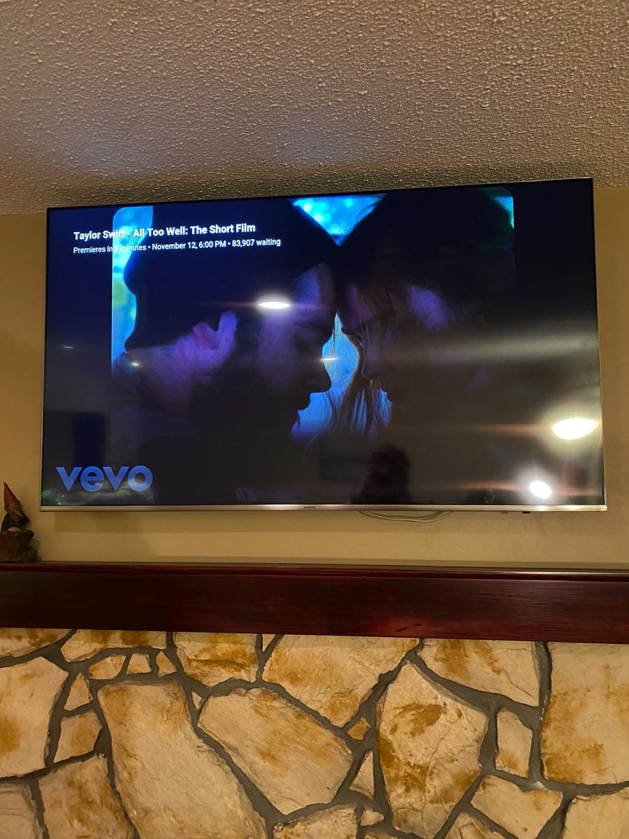 invisbstring's tweet image. All I know is I’ll be a crumpled up piece of paper lying on the ground in 7 minutes #AllTooWellTheShortFilm @taylorswift13 @taylornation13