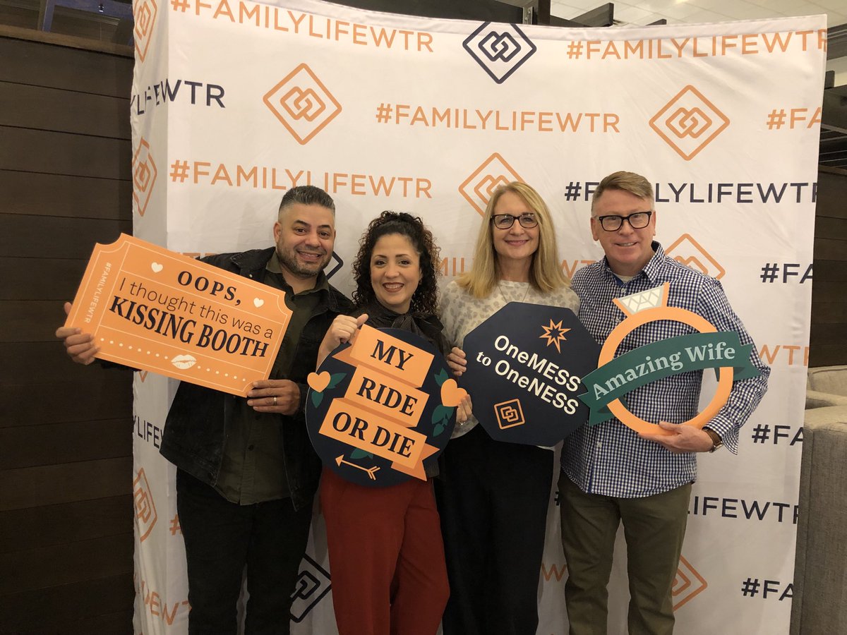 gradGUIDER's tweet image. #FamilyLifeWTR #Pittsburgh Ready to rock the Pittsburgh WTR with the fabulous Navarros!
