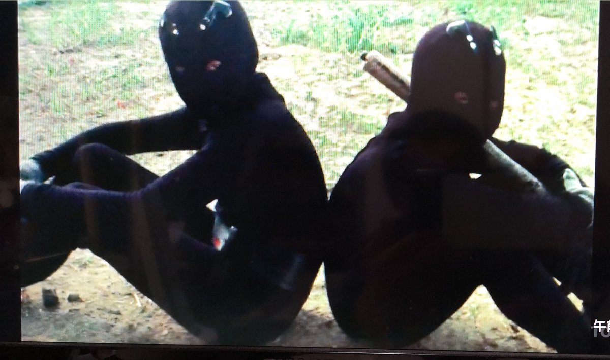raitaohishi's tweet photo. 当時の、怪人が倒れたあと、被害者がもとに戻って「あれ？僕たちどうしてたんだろう」のシーンも好きだけど、今だと脳内逆再生で「あれ？僕たち…ヒャイーッ！」て妄想しちゃう(*^^*) https://t.co/V25uh6Arcv