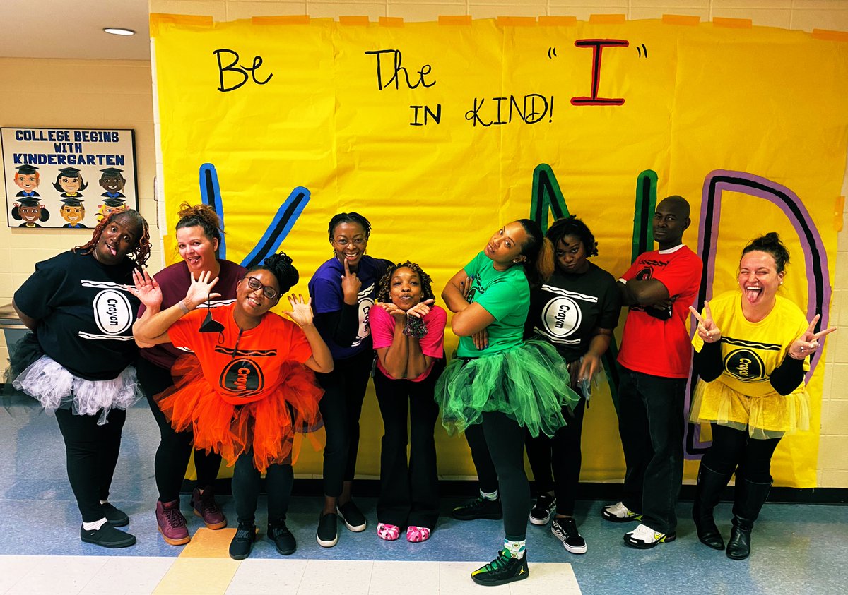 KPowersFCSSEC's tweet photo. We are a box of crayons each of us unique, but when we get together, our TEAM is complete!
โค๏ธ๐งก๐๐๐๐๐ค๐ค๐ค#DSESbettertogether #teamdressupday #BeKind @FCS_SEC @DunwoodySprings @FCS_DSES_Prin @ms_smithrr @teachergosse @MsBuffington1 @ms_cashclass @StokesDSES https://t.co/ImdBSljqRa
