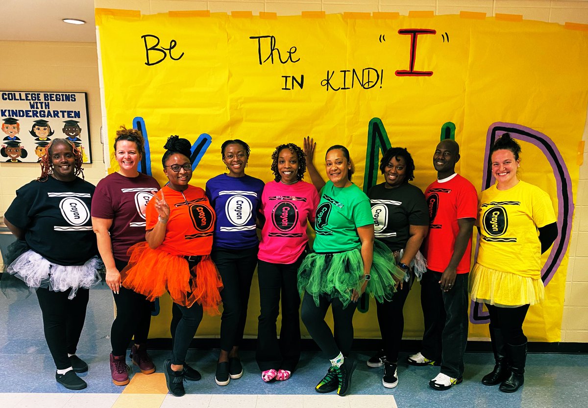 KPowersFCSSEC's tweet photo. We are a box of crayons each of us unique, but when we get together, our TEAM is complete!
โค๏ธ๐งก๐๐๐๐๐ค๐ค๐ค#DSESbettertogether #teamdressupday #BeKind @FCS_SEC @DunwoodySprings @FCS_DSES_Prin @ms_smithrr @teachergosse @MsBuffington1 @ms_cashclass @StokesDSES https://t.co/ImdBSljqRa