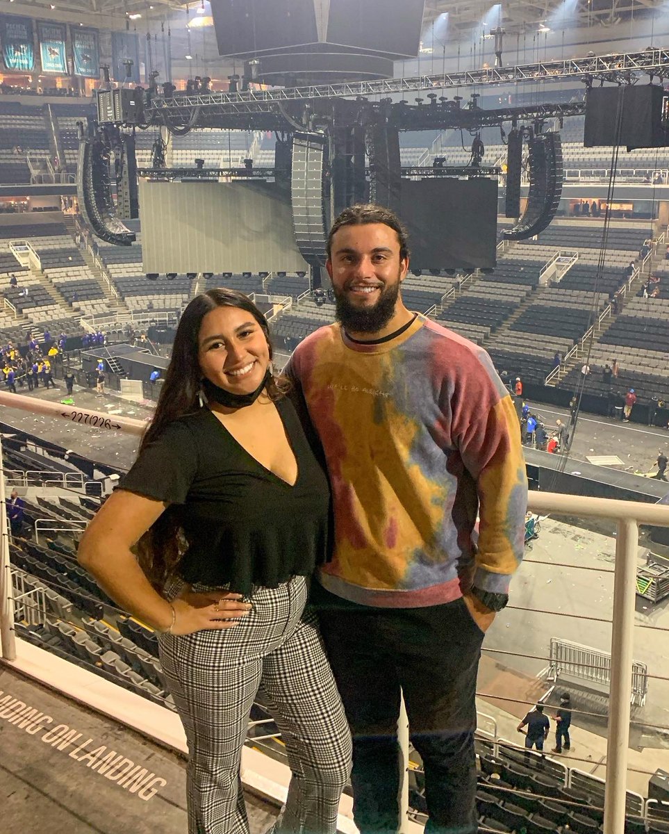 bbbejeck's tweet photo. Epic! 👑🐐 #HarryStyles #LoveOnTourSanJose https://t.co/Nob6g1c5Se