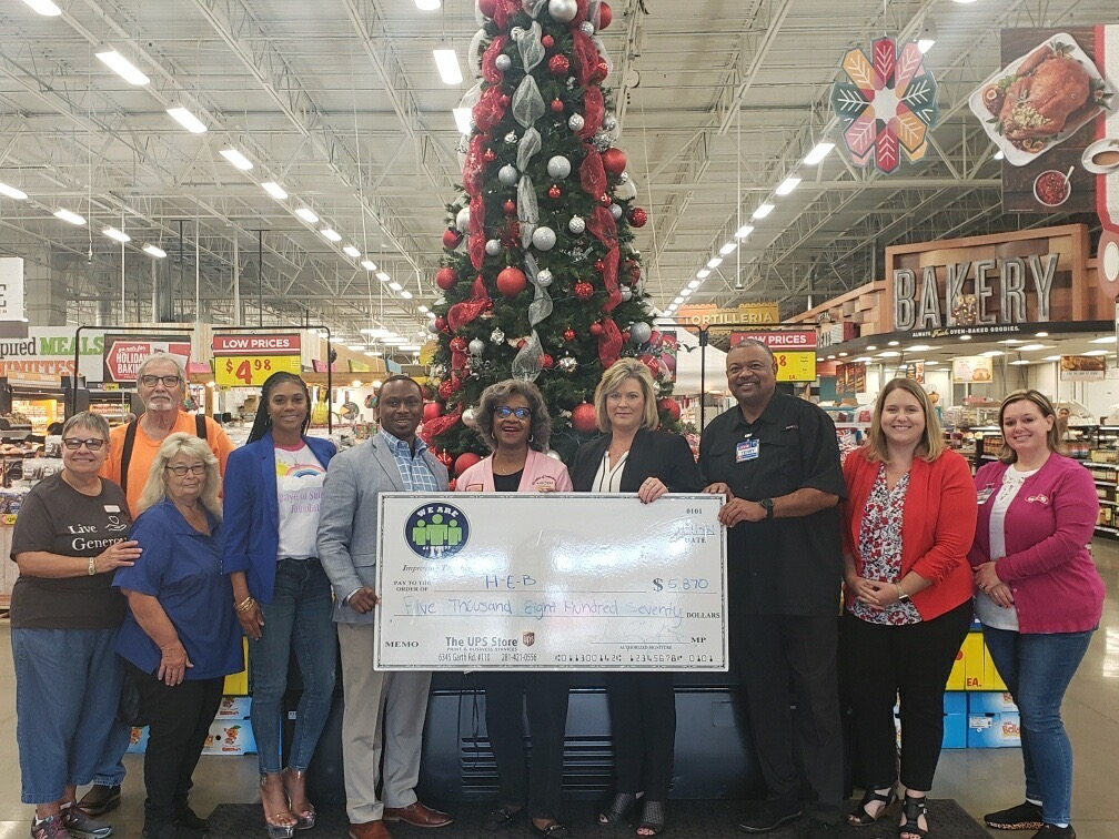 GCCISD's tweet photo. For the past several years, Baytown Councilman and owner of non-profit Improving Together, Inc., Charles Johnson, has partnered with the H-E-B Garth Rd location to purchase meals for families in the community. This year he recruited others to take part. ➡️ https://t.co/GrLpGVskHY https://t.co/Zbl9f0hHhX