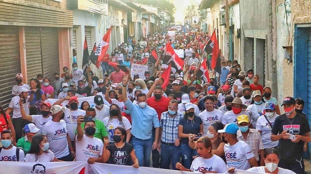 josemvasquez's tweet photo. Somos los de siempre, los que hemos estado junto al Pueblo en los tiempos difíciles; somos los hijos de Chávez y de Bolívar, los que sentimos la Patria en lo más profundo de nuestro ser; nosotros somos los de Verdad💛💙❤️

#GuáricoTieneConQué https://t.co/HQTJvymDG5