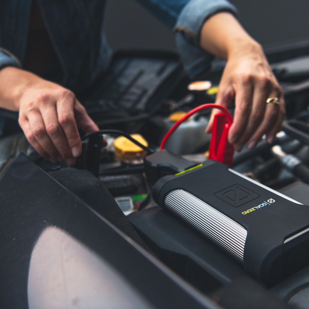 GoalZero's tweet image. Our Venture Jump offers more than just a way to revive a dead car battery. Packed with extras, like an IP67 waterproofing rating, this versatile, rugged portable jump starter doubles as a power bank that can charge your smartphone or other devices.  #poweredbygoalzero #goalzero