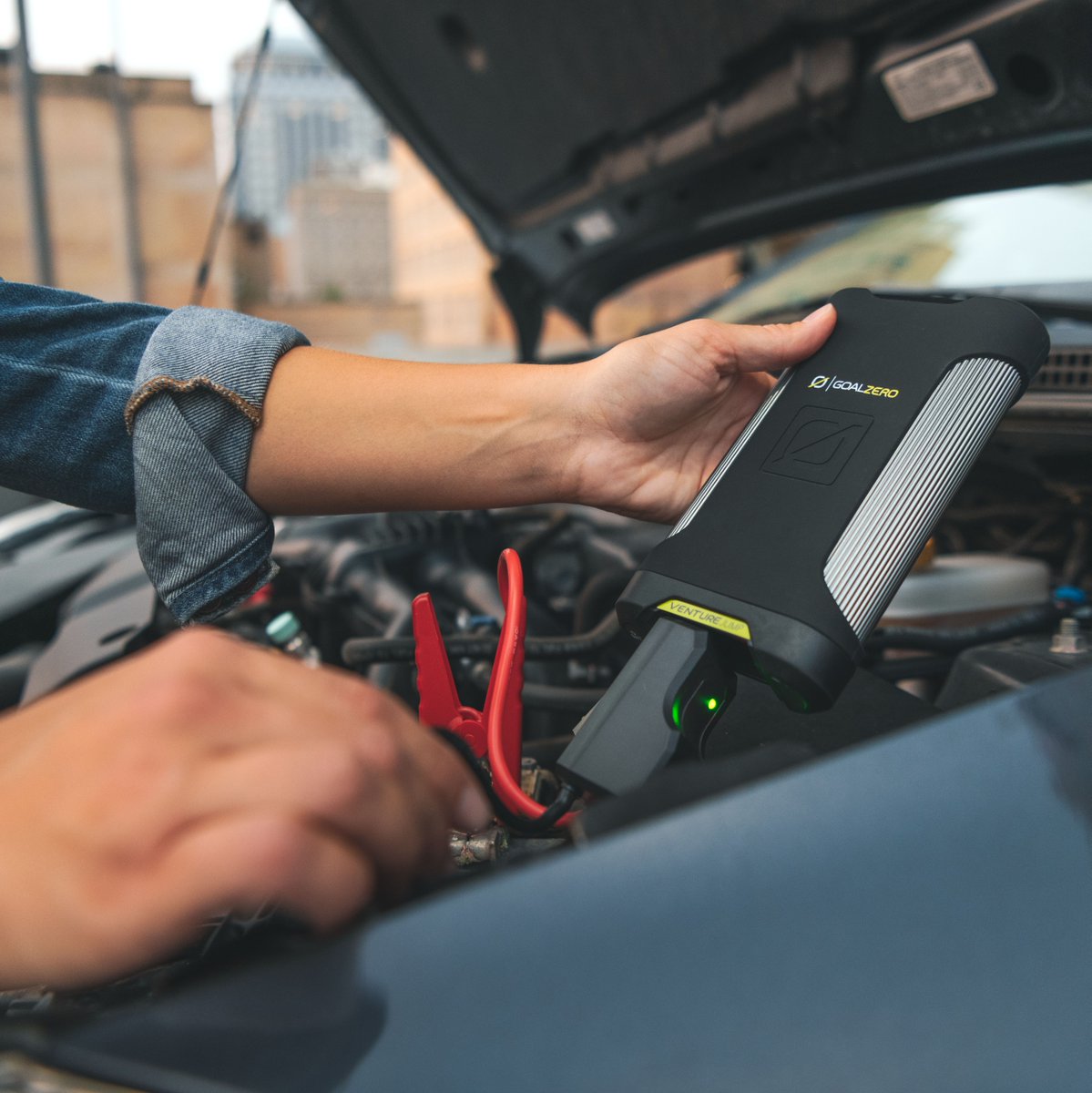 GoalZero's tweet image. Our Venture Jump offers more than just a way to revive a dead car battery. Packed with extras, like an IP67 waterproofing rating, this versatile, rugged portable jump starter doubles as a power bank that can charge your smartphone or other devices.  #poweredbygoalzero #goalzero