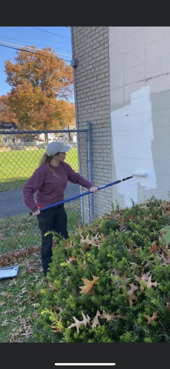 btaylor0675's tweet photo. Lowes heroes project was a success! we were able to help numerous citizens within the city and brought a fresh look to our local middle school! This is us, our team and our community!Great job 675 @AmandaW34182929 @Brandon73676211 @jpeme123 @BlueBoxR1 @D816Ap https://t.co/tzSOgQfzAT