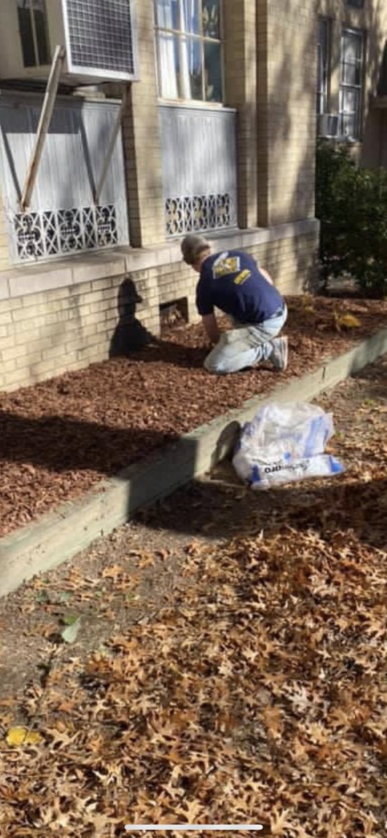 btaylor0675's tweet photo. Lowes heroes project was a success! we were able to help numerous citizens within the city and brought a fresh look to our local middle school! This is us, our team and our community!Great job 675 @AmandaW34182929 @Brandon73676211 @jpeme123 @BlueBoxR1 @D816Ap https://t.co/tzSOgQfzAT