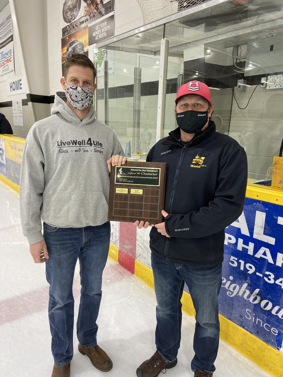 ajmoses44's tweet photo. Congratulations to this years Pee Wee Hockey ‘Community Character’ award winner Cain T. Thanks for continuing to bring out the best in your self and others. #ittakesacommunity @LiveWell_4Life https://t.co/zMDectb4u1