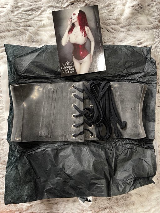 ɢᴏᴅᴅᴇꜱꜱ ʟᴜᴅᴏ ᴠɪᴄɪᴏᴜꜱ ♥ 𝔻𝕖𝕔 𝟛𝟙 - 2 pic. Got my first piece from @cathouseclothes today! So ready to shine this beauty and try it on.🖤 https://t.co/KPkV7Fnzfg