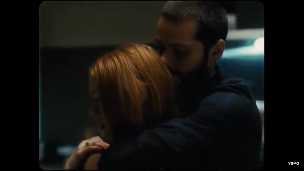 crishatesall's tweet photo. esta escena y lo mucho que refleja cómo son las relaciones abusivas, te hacen sentir mal, que todo es tu culpa, minimizan lo que sientes, y después te hacen sentir “amada”, la forma de manipulación emocional más grande qué hay https://t.co/VNiMWIBl0t