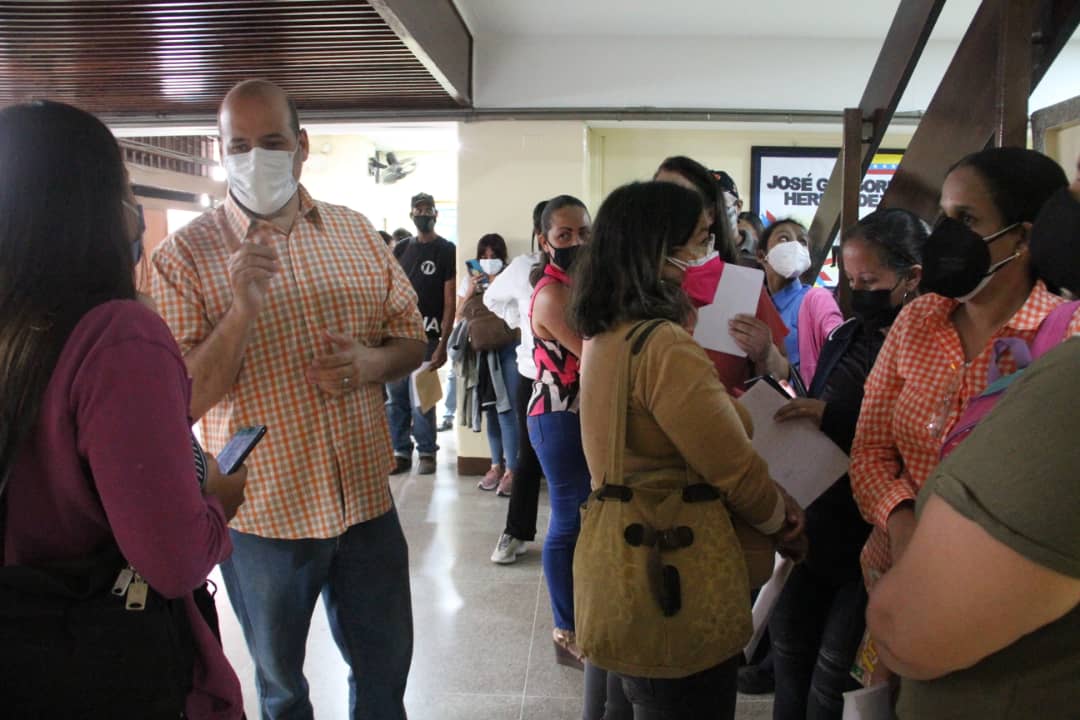 JorgeChayebM1's tweet photo. ¡Desplegados combatiendo las adversidades en #Chacao! 

Llevamos un maravillosa jornada de vacunación vs #covid_19 a la Unidad Educativa Sagrado Corazón de Jesús (Parroquial) junto al espléndido y excelente equipo médico, voluntarios y asistentes que nos acompañan https://t.co/lkpqXEPpc5