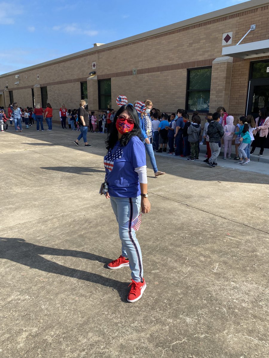 Mrs_LBallinas's tweet photo. So many things to be thankful for this year! Thankful for amazing paras, loving students, and thankful to our veterans who make our freedom possible❤️ grateful we got to celebrate our veterans today @cfisdfiest @SpEd_scribbles @LupitaTx2010 #WeAreOne #CFISDspirit #TweetAThanks https://t.co/CPpnCHeqxN