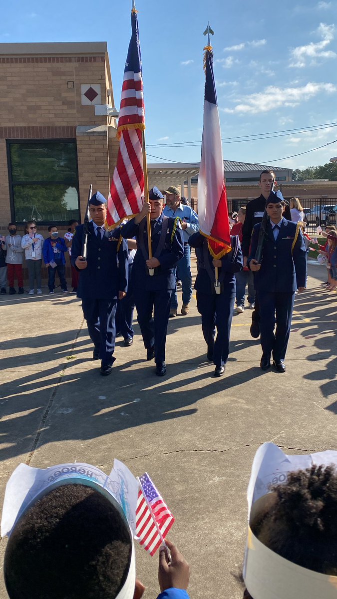 Mrs_LBallinas's tweet photo. So many things to be thankful for this year! Thankful for amazing paras, loving students, and thankful to our veterans who make our freedom possible❤️ grateful we got to celebrate our veterans today @cfisdfiest @SpEd_scribbles @LupitaTx2010 #WeAreOne #CFISDspirit #TweetAThanks https://t.co/CPpnCHeqxN