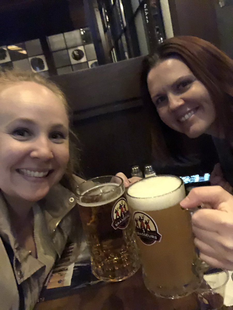 lisamwake's tweet photo. @katie_teacher16 @wakefulwife @caitrionambalfe @OLFanvidz @SkyeBoatBaby19 @Erinc1171 Looking good ladies 😘 The northern chapter of #BalfeNation #MapleLeafMafia 🇨🇦 sending a shout out to you from the Tdot 🙌🍺 #Belfast starts in an hour 🍿📽☘️💚@StacyH90 https://t.co/x3HnBwggwF