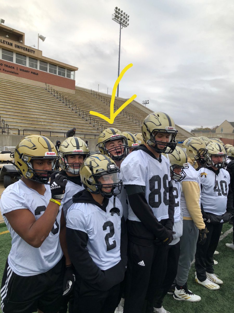 Skerjanec86's tweet photo. Protect your QB at all costs (this includes from the elements) https://t.co/TXl6qd4Hgr