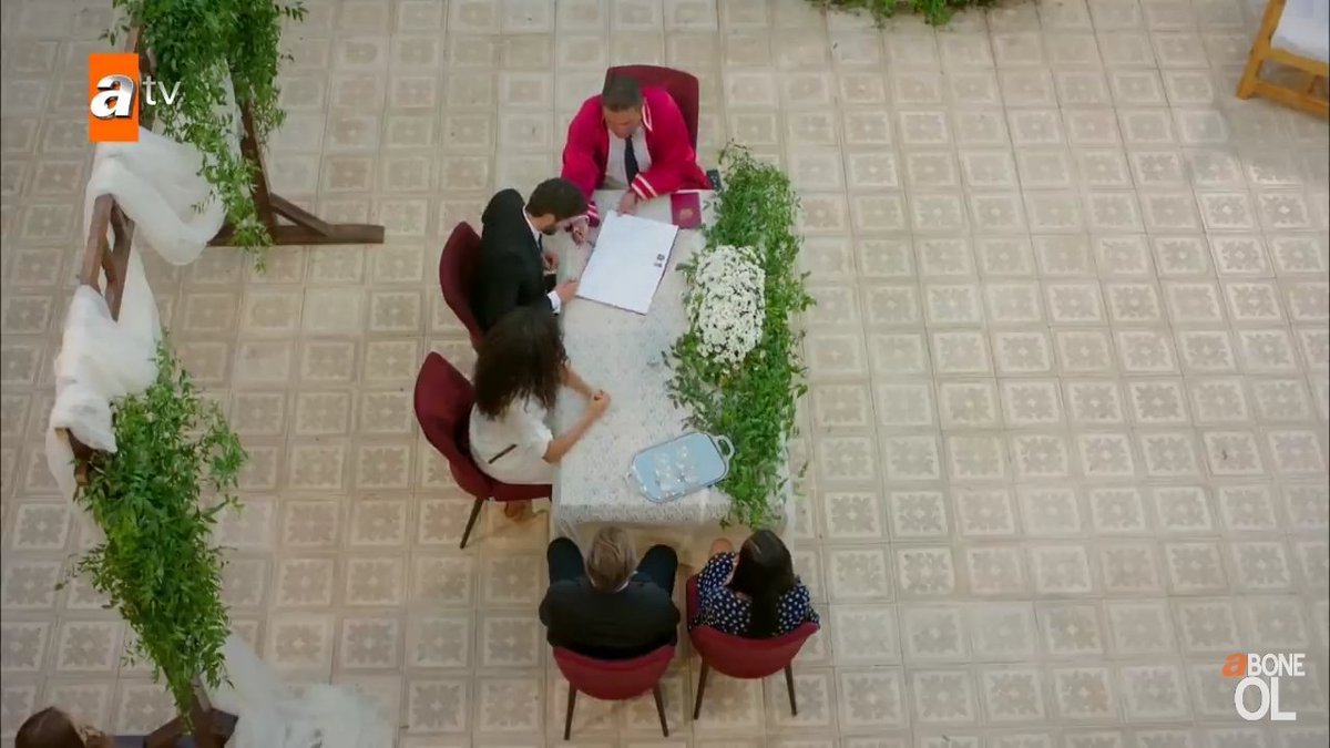 MiranArgOf's tweet photo. después de tanto por fin damos el si.

y esta vez la boda si es real 

comentamos con:

REYMIR LEGALMENTE CASADOS #Hercai https://t.co/5BpGH522bP