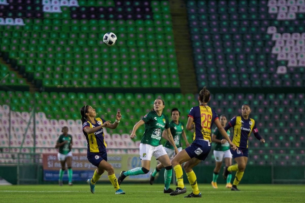 clubleonfemenil's tweet photo. #GritaMéxicoA21 I #LEOvsADSL
⏱️17'
¡Peleando! Cada balón es buscado por nuestras jugadoras. ¡Dale verde!
🦁0-0🔴
#RugeConEllas 💚 https://t.co/SbGG8bdpMP