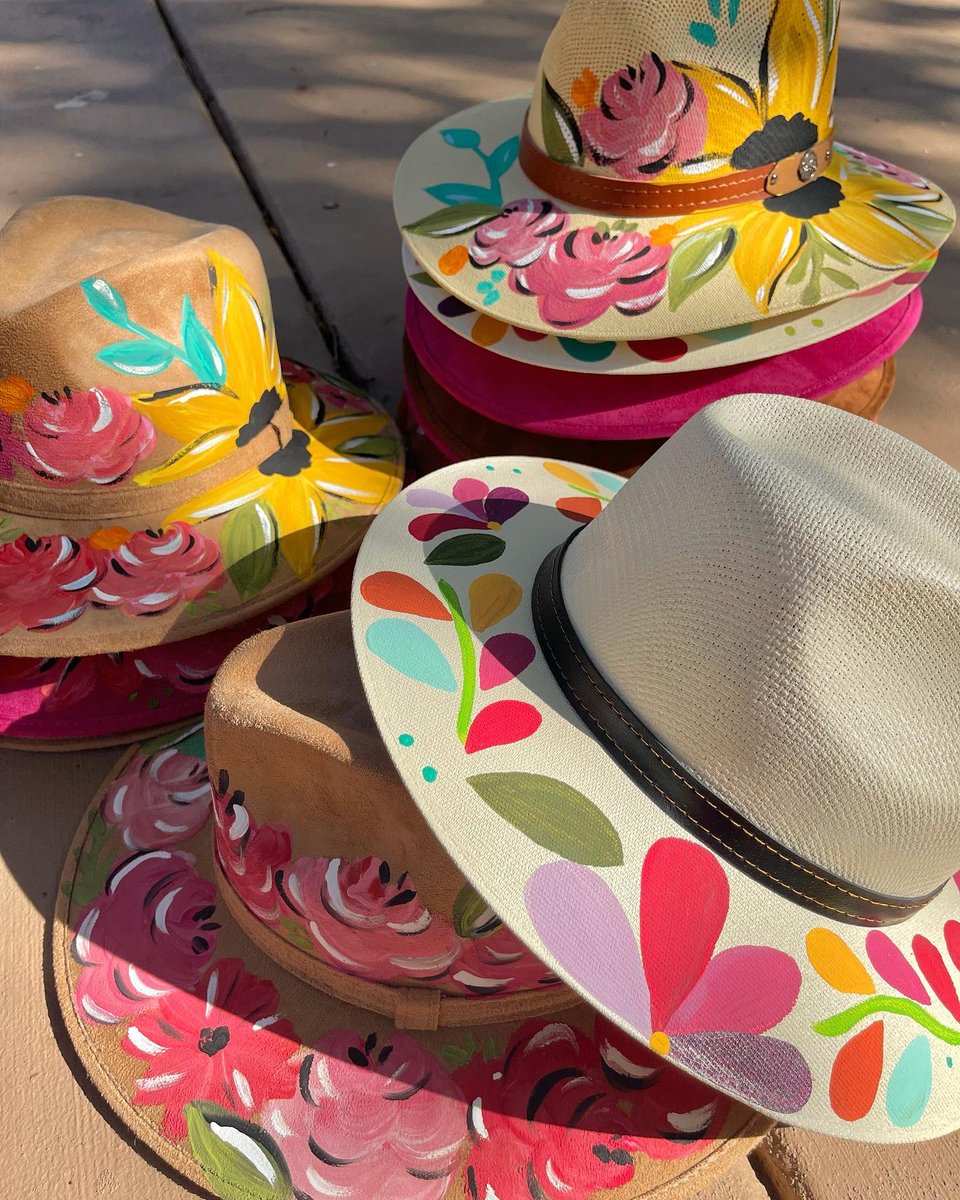 simplymexicana's tweet photo. Online restock 1 hour away! π€β¨π΅ see yβall at https://t.co/LmmqhmVEZl 7pm CST.
Gracias β¨
#handpainted #smallbusiness #fallootd #paintedhat #paintedhats https://t.co/5FWHaxVoAa