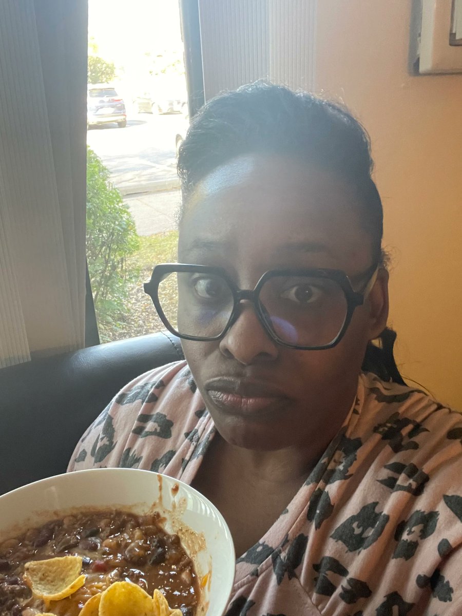 InspiredByCoach's tweet photo. 30 Days of Thanks. Day 12/30
I am grateful for cold, snuggly days. Where frosted oatmeal cookies and soup are the main attraction. #chicagocold #inspiredbycoaching https://t.co/RMeC9Wswbg
