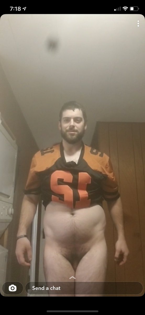 shept11's tweet photo. So I ordered my buddy a jersey and it came in and was two totally different colors….had him send me a couple pics of it and this is how Gabe deals with customer service LOL https://t.co/nAKJlzOcYC