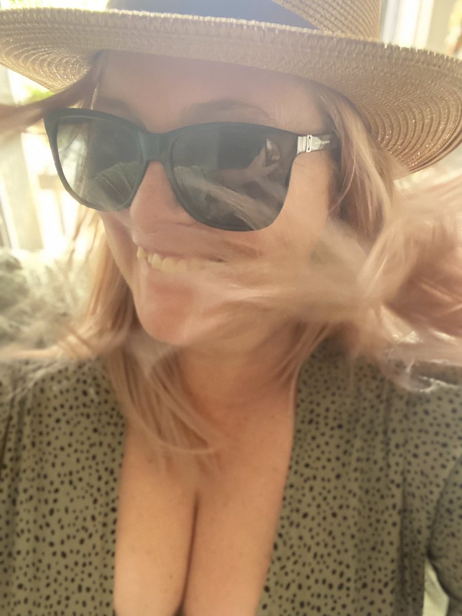 NewyBeachBum's tweet photo. Today, we day drink.
Sydney bound with the work wife.
#BeerMe #WorkWife #HowItStarted #FuckYeah #DayDrunk #GetIt #SuperSaturday #NotEvenWindy https://t.co/prGiv2hxtn