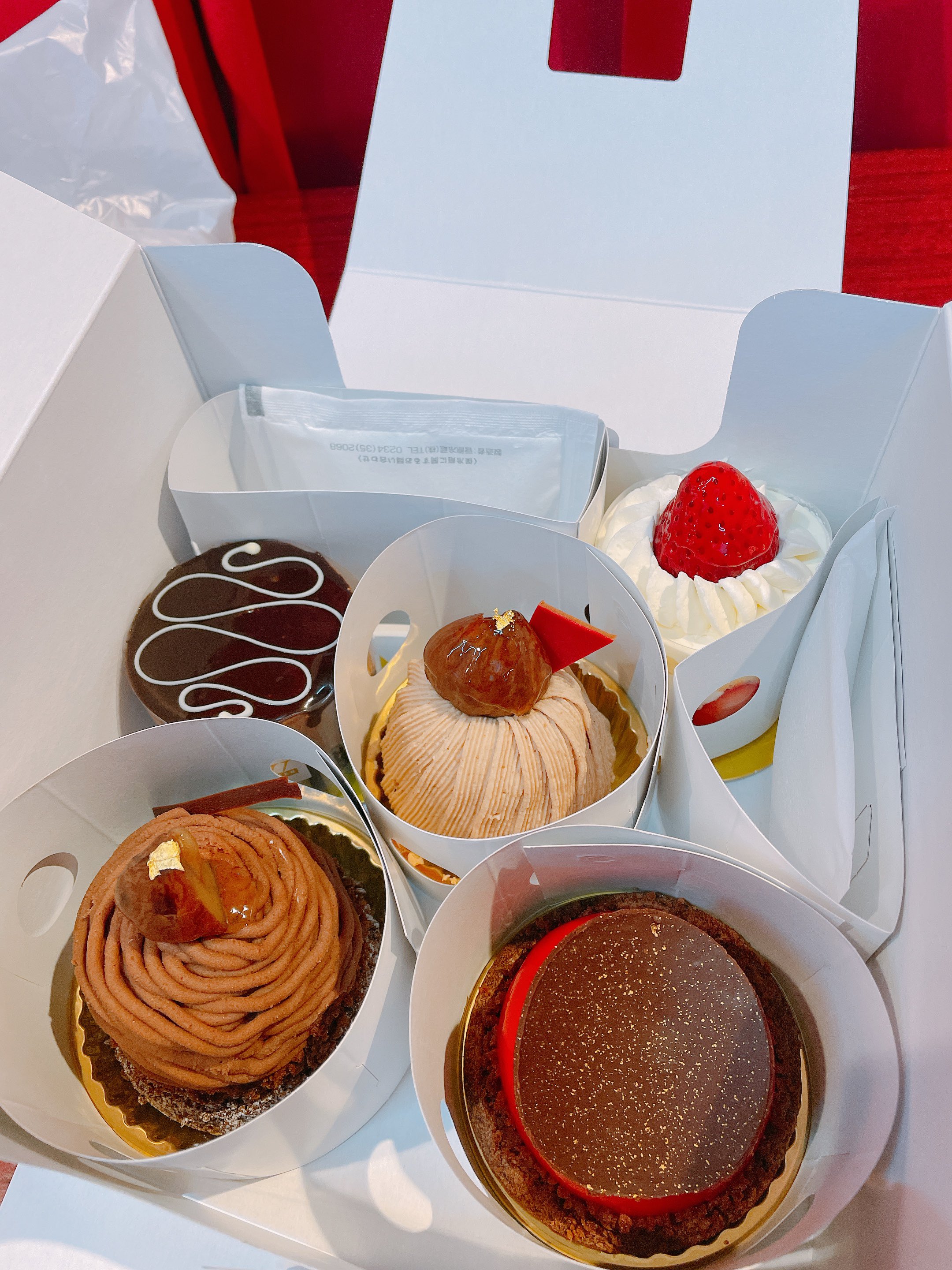 酢ぱん酸 3 27あきこす おそくほ 取り急ぎ己だけ もう半年くらいやりたいって言ってた曲をようやっと撮影できました あとケーキとプレート買ってったのでクロエくんのお誕生日をお祝いするオタク兼魔法使いができた ｳﾚｼ ｴﾍ ホールじゃないのは私が生