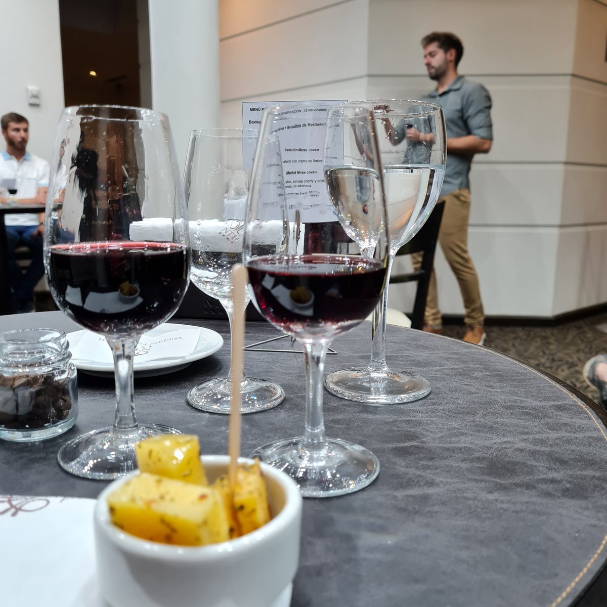 Excelente degus <a href="/BodegaMiras/">Bodega Miras</a> 
Ahora queremos probar lo nuevo!🍷