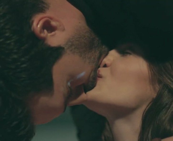 ben hiç iyi değilim şu an mahvetti beni bu paralellik