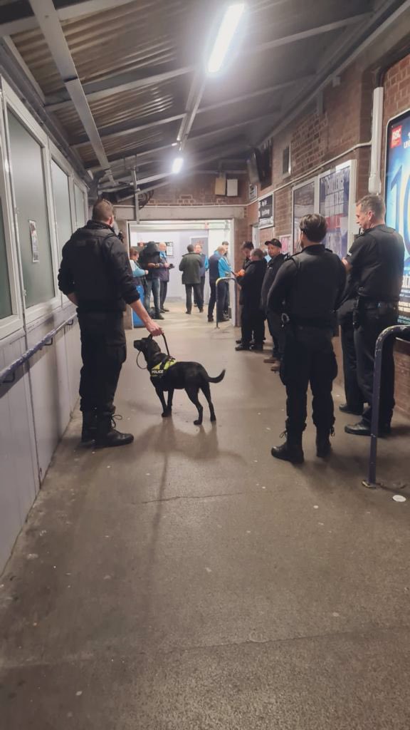 KentPoliceMed's tweet photo. Officers from Medway CSU have worked with colleagues from @KPTacOps and @BTPKent across train stations throughout Medway over the past 2 days. A number of drugs and weapons have been recovered. #teamwork #keepingkentsafe RH https://t.co/YZObyNwcPO