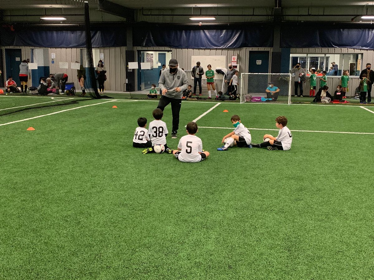 NewmarketSoccer's tweet photo. A fun packed Friday evening here at our club!

Some action shots from our Skills Development Program, Goalkeeper Training and Recreational Women’s House League! ⚽️

Way to go to everyone who came out!

#funFilledFridays #Soccer #Newmarket #Excel #HaveFun https://t.co/RORmej8d0y