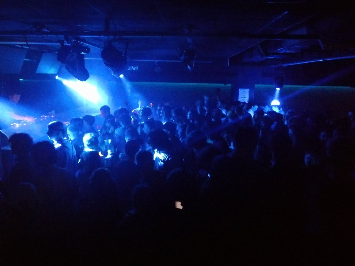 Rodolphp's tweet photo. La fièvre du vendredi soir... #Made festival hors série, deuxième soir au 1988 Live Club #Rennes #Bretagne #musique #festival #techno #housemusic #electro #culture #Madefestival 🎶🎵🎧😎 https://t.co/RmlrwQyrf9