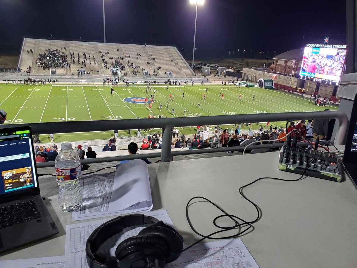 cfarr37's tweet photo. Getting ready for the game of the week! #8 Spring Lions vs #18 The Woodlands Highlanders in a bi-district match-up 🏈 30 min to game time on @Texan_Live 
@SpringFootball @twhfootball https://t.co/Dt4mqxWSUK
