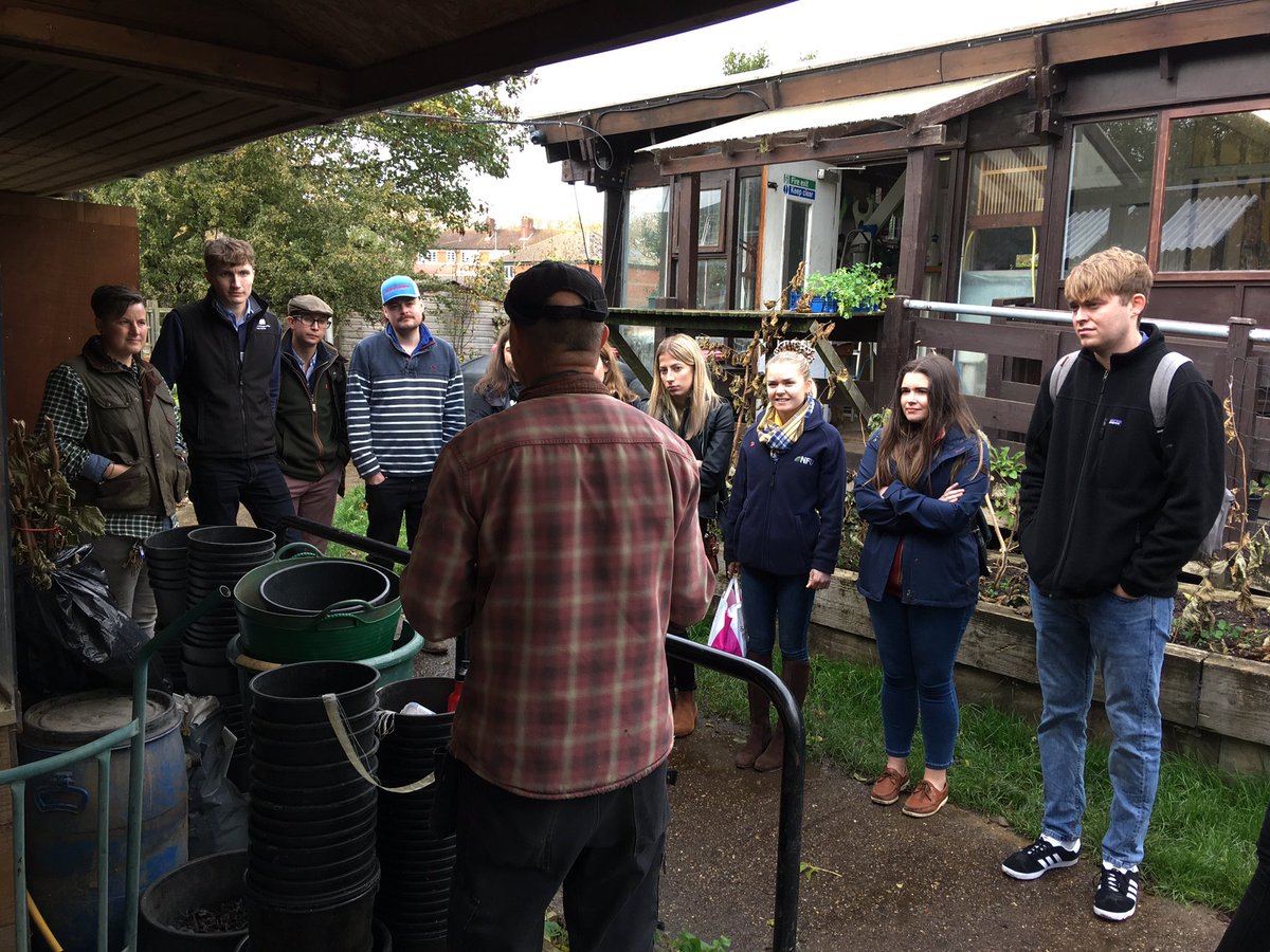 farmgemma's tweet photo. A pleasure to welcome @NFUtweets Student &amp; Young Farmer Ambassadors today. They were interested by our little city farm &amp; the big impact we have in promoting positive farming stories to a wide audience. Looking forward to walking together in the @lordmayors_show 🌾🐄 https://t.co/1OwkjjkPPQ