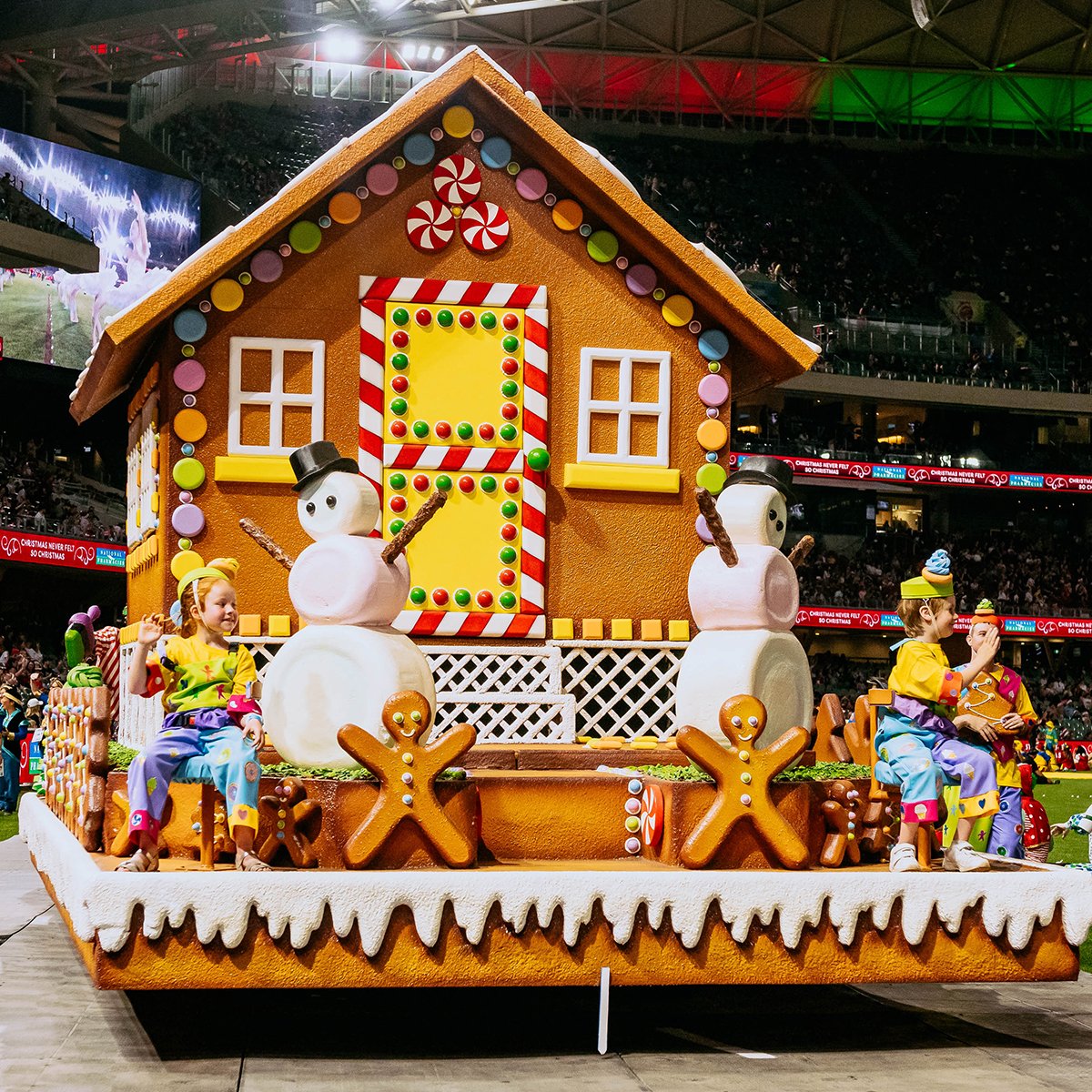 np_pageant's tweet photo. There are so many fun ways to celebrate the #PageantAtHome today ๐๏ธ๐ถ๐ Check out the list of activities on our website and make sure to tag us in all your Christmassy festivities by using #NpPageant #PageantAtHomeโจ๐ https://t.co/eRLHeYYeyl https://t.co/XbtSmy7koA