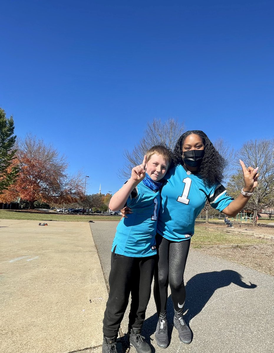 AnyeaGibson's tweet photo. Favorite Sports Team day at Viewmont!! We may be excited about #1 coming back to the Carolinas!!! #VMT #welcomebackCam #CarolinaPanthers https://t.co/VPg8Rd6Dya