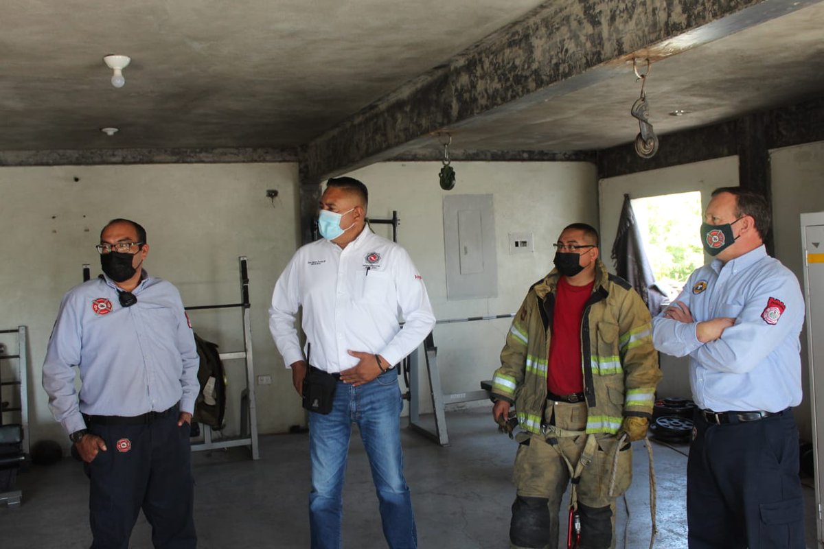 BomberosMexico1's tweet photo. #Entérate
Nuestra delegación @Durango_AMJB recibió esta mañana la visita de compañeros de Protección Civil y Bomberos de Torreón, Coahuila, quienes compartieron su experiencia en torno a la prevención de riesgos y respuesta a emergencias en su entidad. https://t.co/diZQrEJkef