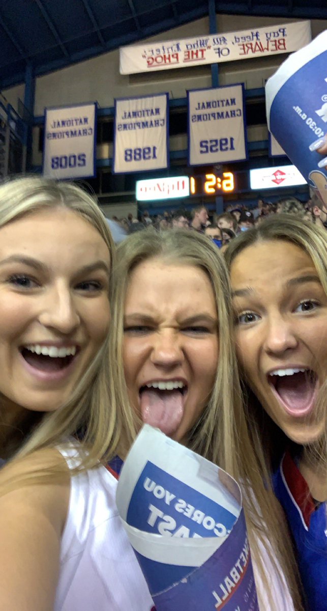 kamiczech's tweet photo. first ku home game #rockchalk #kufanpix https://t.co/jO84iPTKUn