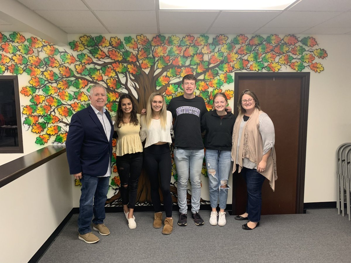 ElksStuCo's tweet photo. Yesterday, some of the StuCo seniors, along with Mr. Dalton, traveled to Dayton to visit Agape for Youth and their staff! They got a tour of the facility and saw the program the Spirit Chain money is going to! https://t.co/eYokGUObo1