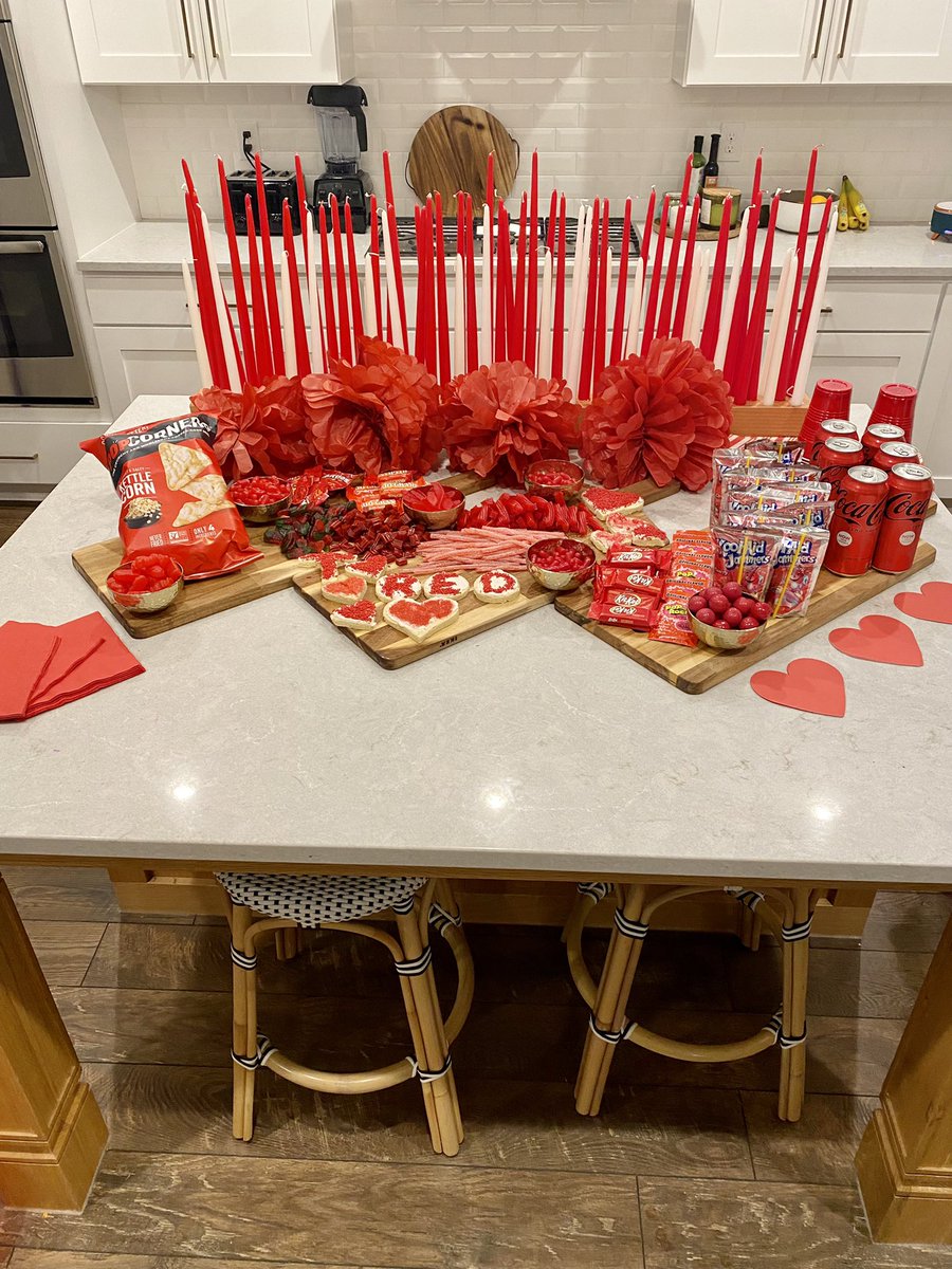 catechristison's tweet image. Not a lot going on at the moment. #RedTaylorsVersion #TaylorsVersion #TaylorSwiftRed