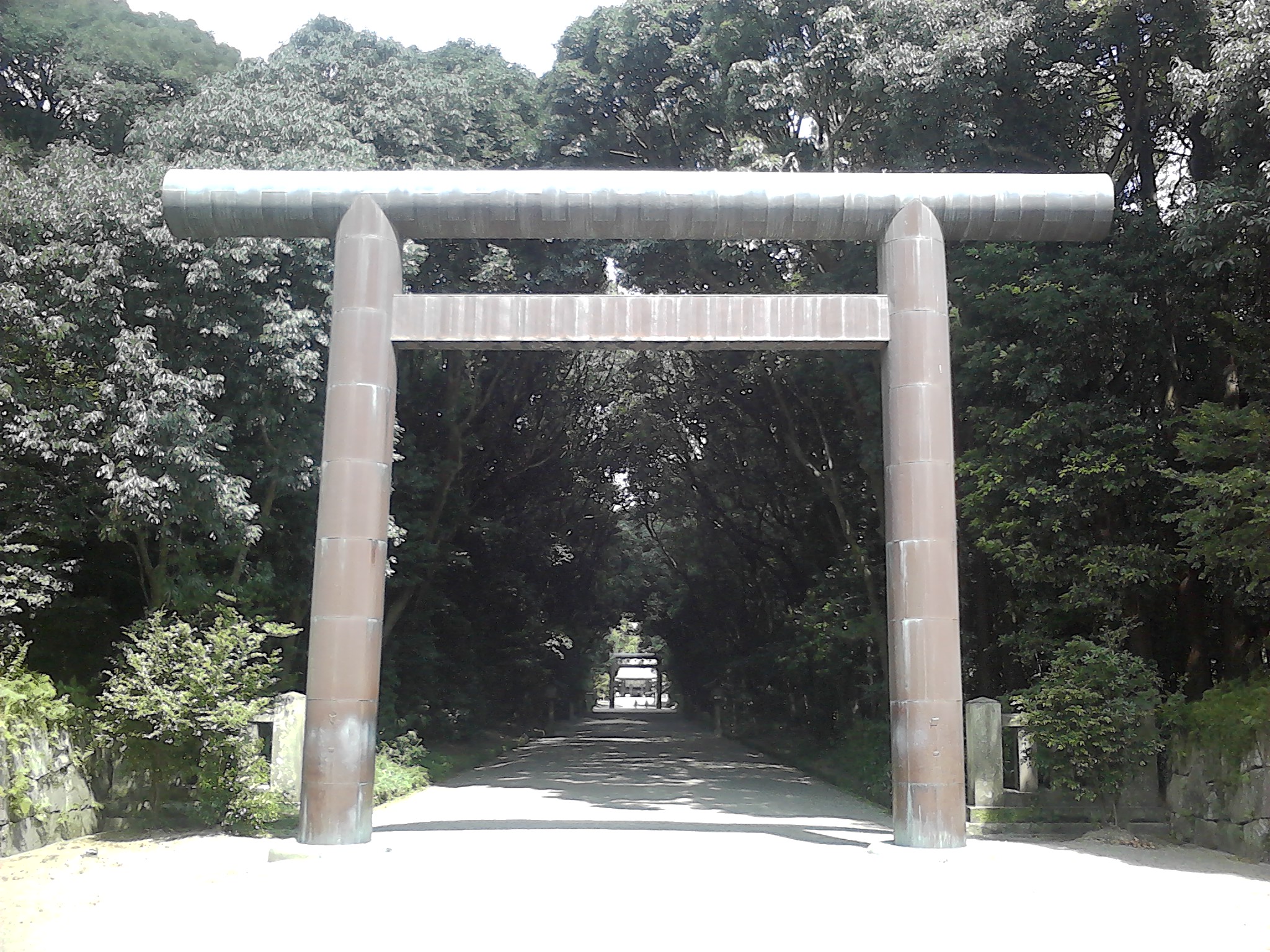 粥川卓弥 Takuya Kayukawa 公式には宮崎神宮の鳥居としてるんだけど 宮崎神宮の鳥居は反りなく額束ない 神明鳥居 対してテゲバジャーロ宮崎エンブレムには反りあり額束ありの 明神鳥居 もしかしたら摂社の 狭野神社 西諸県 の朱鳥居をモチーフ 粥川卓弥 Takuya Kayukawa 公式には宮崎神宮の鳥居としてるんだけど 宮崎神宮の鳥居は反りなく額束ない 神明鳥居 対してテゲバジャーロ宮崎エンブレムには反りあり額束ありの 明神鳥居 もしかしたら摂社の 狭野神社 西諸県 の朱鳥居をモチーフ
