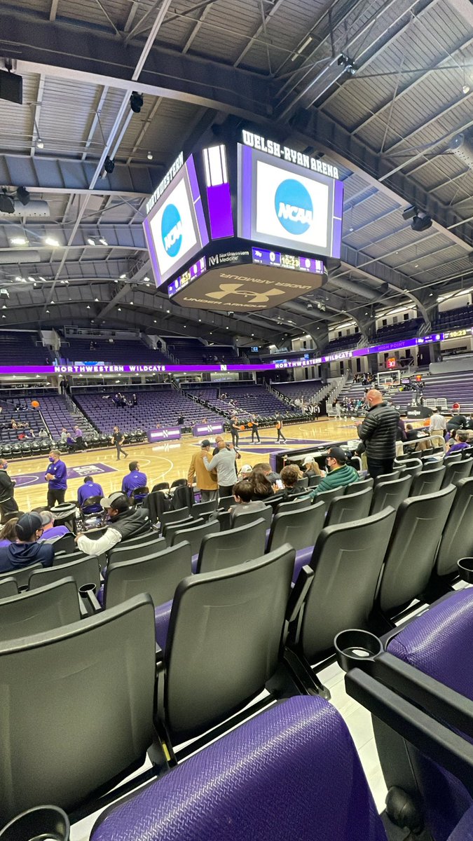 k_benji6's tweet photo. Up in Evanston for a little Friday night hoops between a @HPUMBB and @NUMensBball!

#FastModelFamily 🏀 https://t.co/CguxYKGaaA