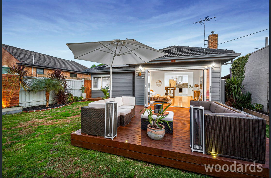 HSunRealestate's tweet photo. Fierce bidding has erupted over a stylishly renovated Moorabbin pad with an enviable entertainer’s deck. Check out all the action here at the Herald Sun’s auction blog. https://t.co/GbIFuFlpb4 https://t.co/jW0XbejHYF