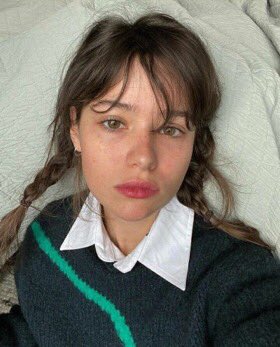 lechiquithoe's tweet photo. Spend Saturday with me 🌿: 
plan an outfit, go on a walk, answer assignments at a cafe, listen to music, and bake matcha brownies https://t.co/UxOzxhG3ui