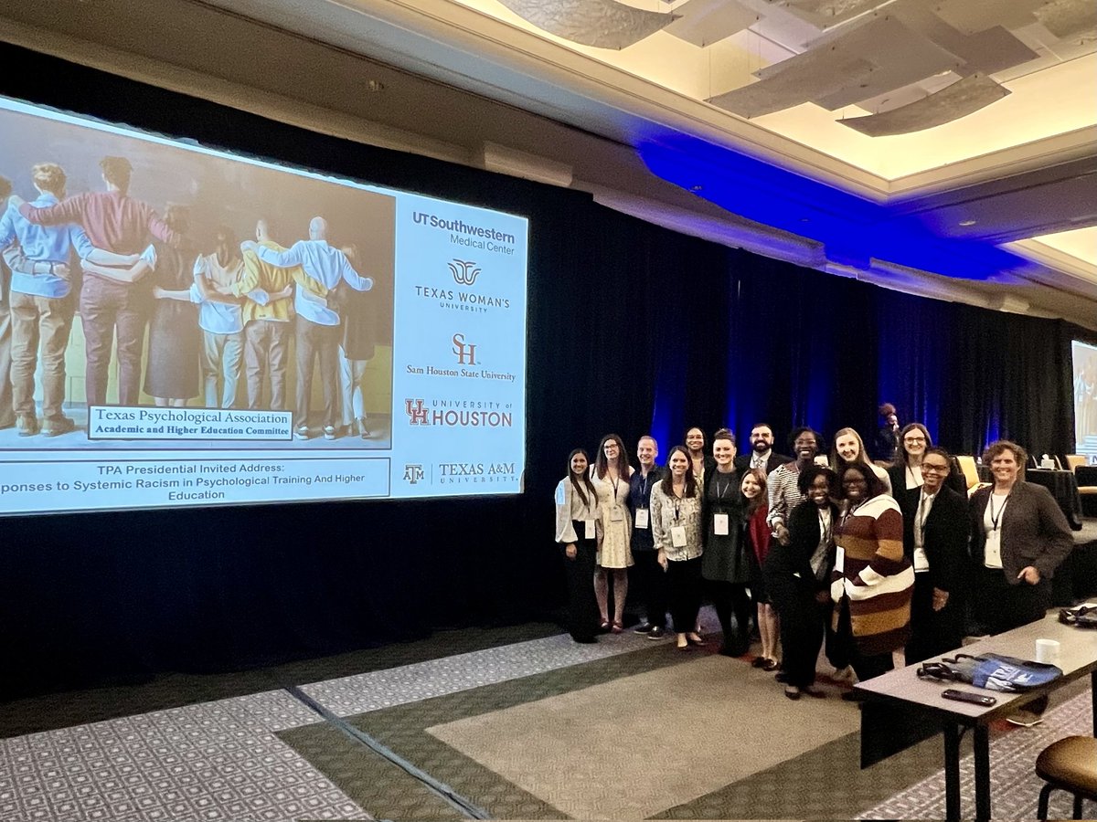 Lia J. Smith tweet media