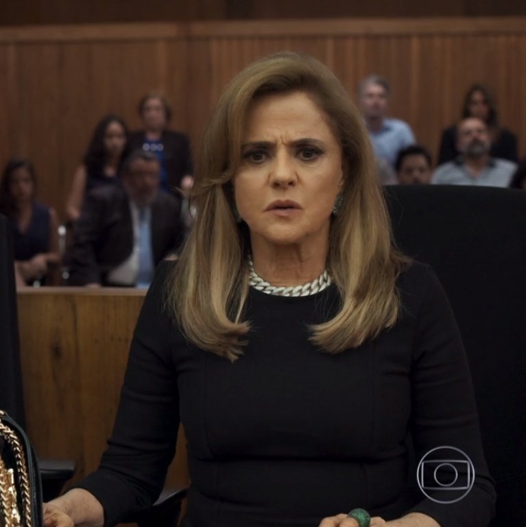 Noveleii's tweet photo. Marieta Severo é a definição de atriz completa... ela consegue transitar tranquilamente de uma vilã que mata a tesouradas para uma vózinha fofa e meiga.

#UmLugarAoSol https://t.co/LkxYtetE1v